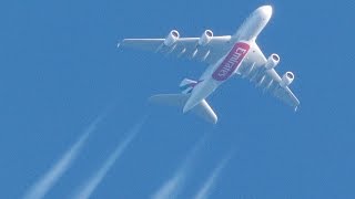 PILOTS VIEW  Airplanes with CONTRAILS at cruise altitude  Airbus 380 Boeing 747 [upl. by Lleneg608]