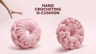 HOW TO HAND CROCHET A ROUND CUSHION WITH OHHIO BRAID  CHUNKY DIY [upl. by Camden]