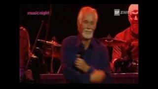 Kenny Rogers  Lucille LIVE [upl. by Svend]