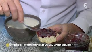 Que mangent les Français au petit déjeuner [upl. by Gayel]