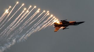 F16 fighter yet shooting flares [upl. by Odnuges]