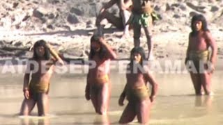 Lost Peruvian tribe make first contact [upl. by Elke]